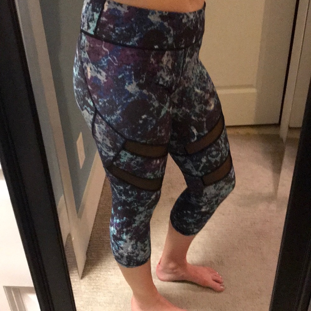 Fabletics L (10/12) space print mesh crop